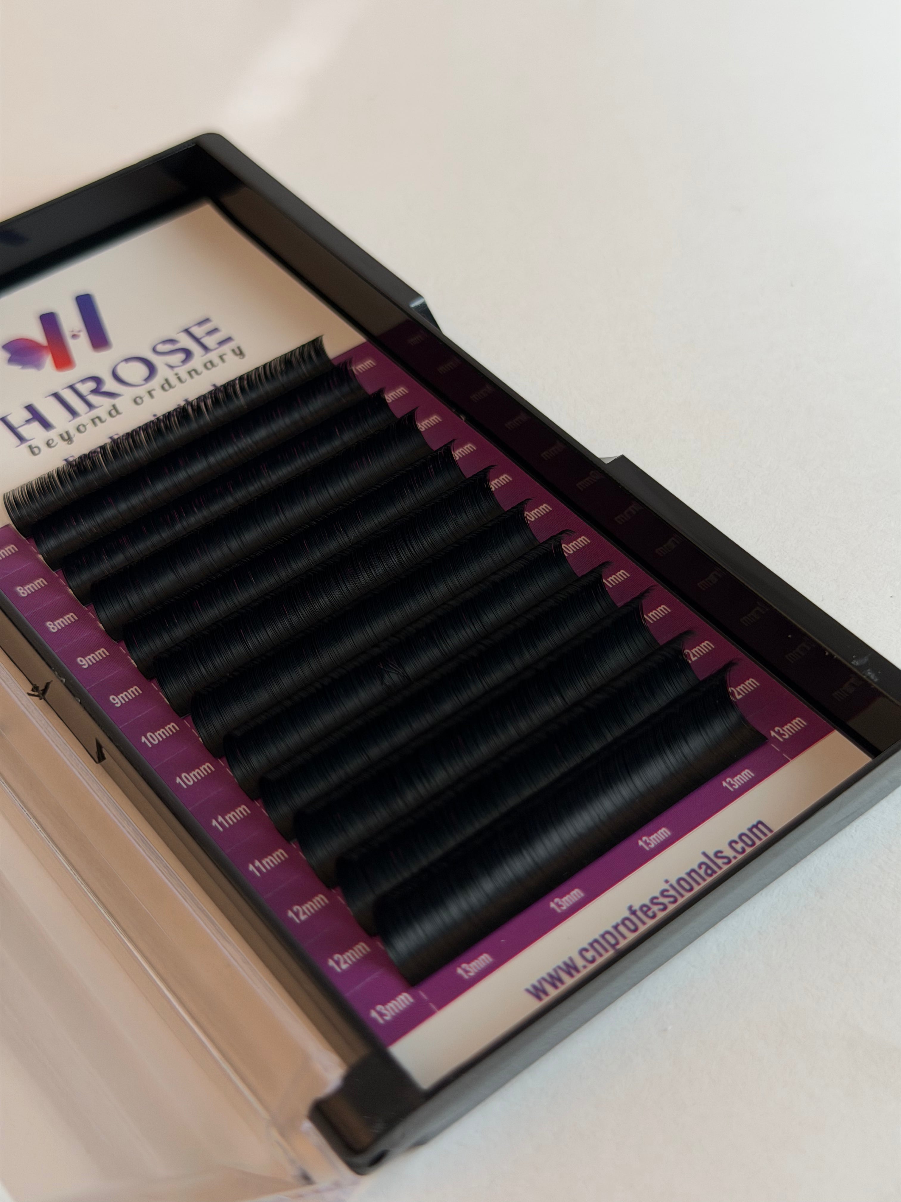 Extension ciglia Easy Fanning Hirose – vassoio aperto con ciglia vista dall'alto dettaglio fibre