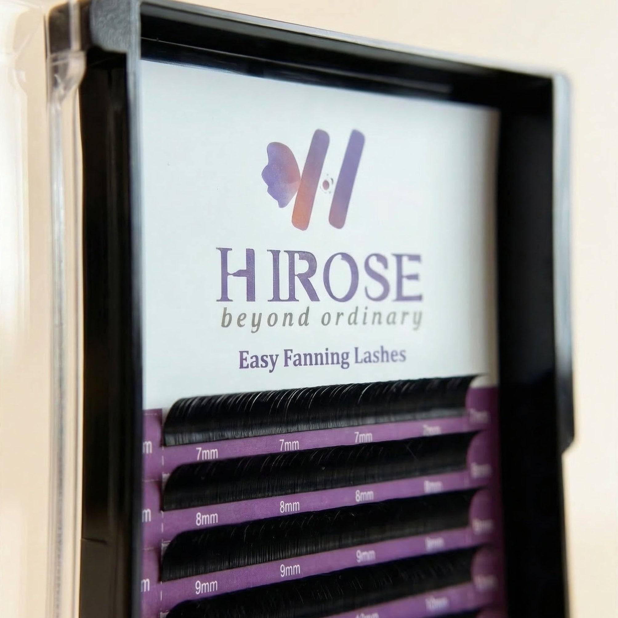 Extension ciglia Easy Fanning Hirose – vassoio multiplo vista frontale con logo